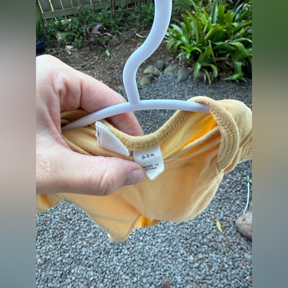 Kyte BABY Short Sleeve Yellow Onesie - Picture 2 of 2